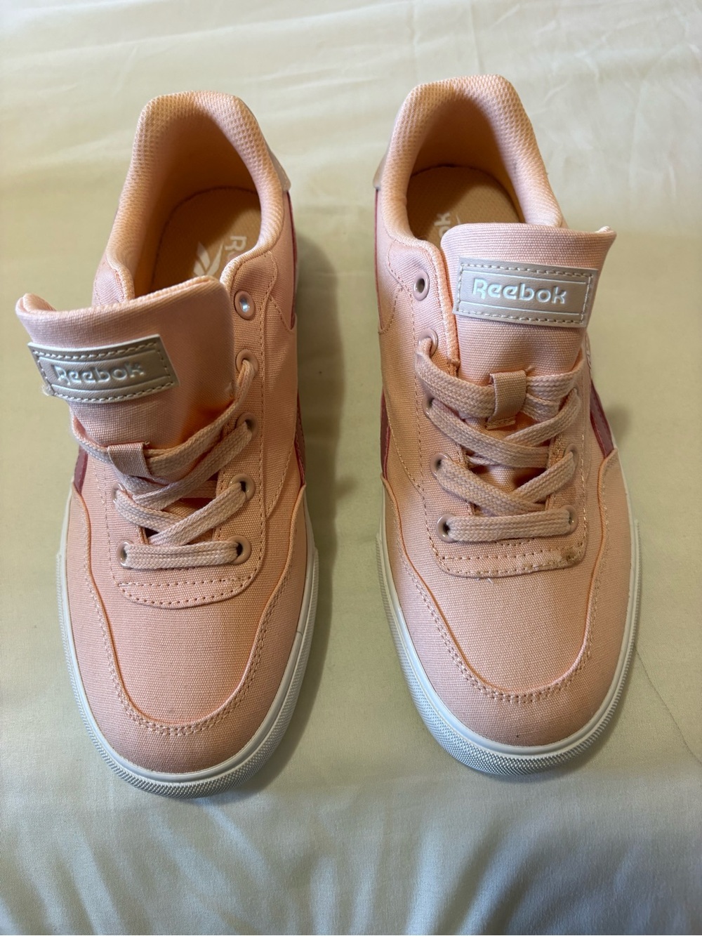 Reebok Classic Pink Canvas Sneakers 8.5 NEW